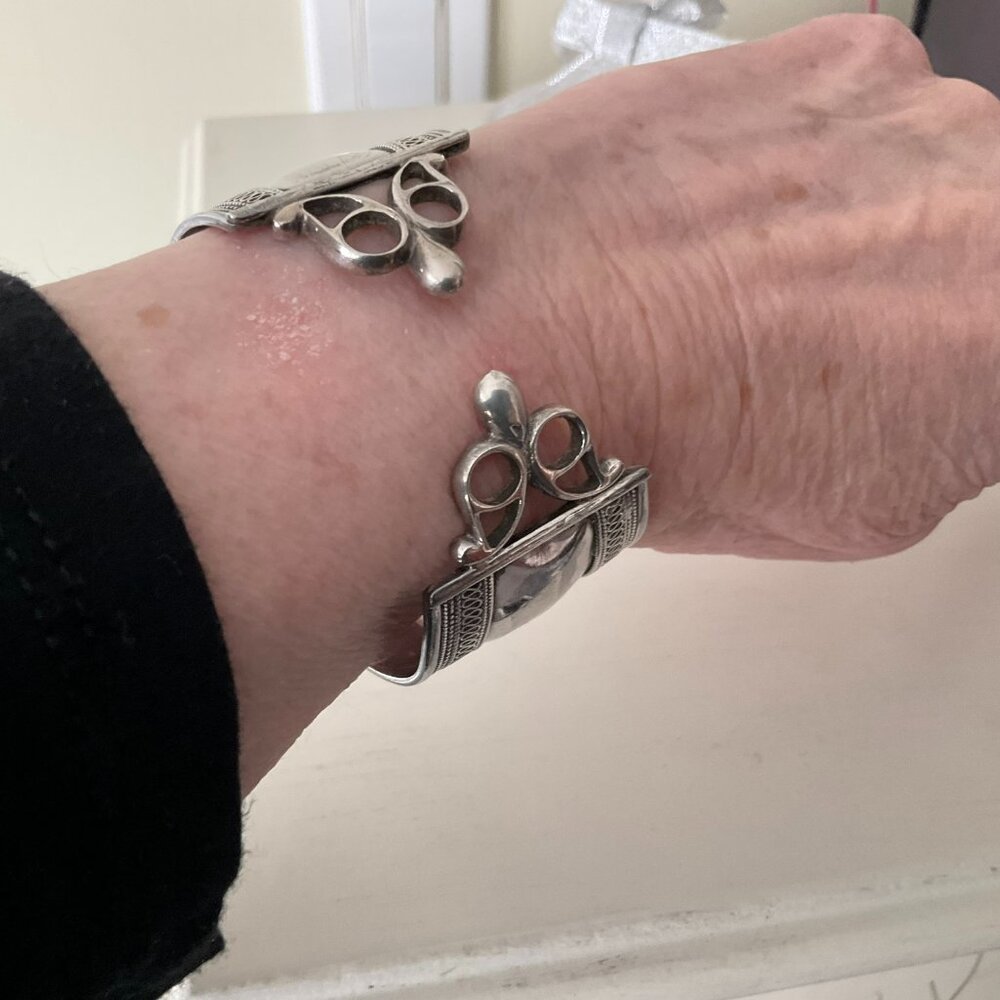 Vintage 925 sterling cuff bracelet with fancy border